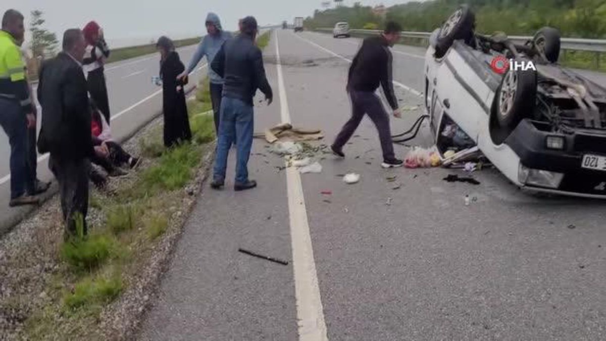 Sinop'ta otomobil takla attı: 2 yaralı