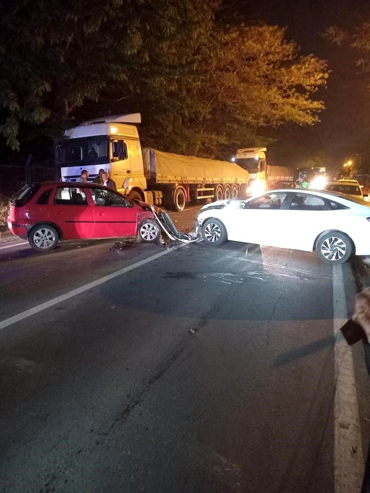 Çorlu'da Kafa Kafaya Çarpışan Otomobillerde 3 Kişi Yaralandı