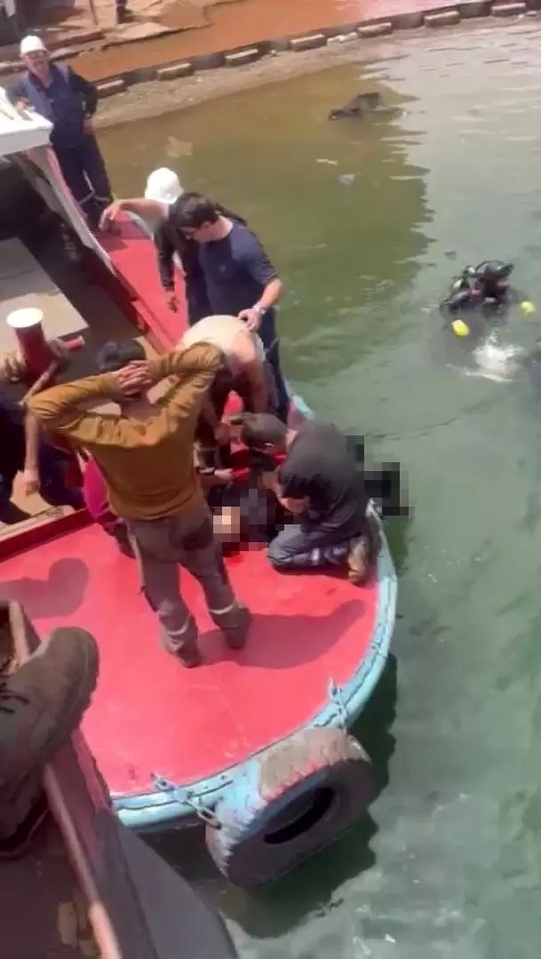 Tuzla''''da Tersanede İşçi Denize Düştü, Hayatını Kaybetti Tuzla''''da Tersanede İşçi Denize Düştü, Hayatını Kaybetti