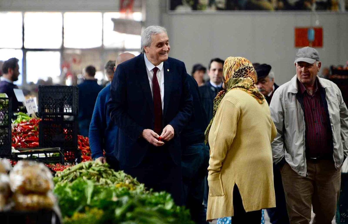 Bozüyük Belediye Başkanı Pazar Esnafı ve Hemşehrileriyle Buluştu