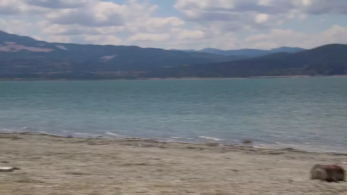 Burdur Gölü su seviyesi yağmurlarla yükseliyor