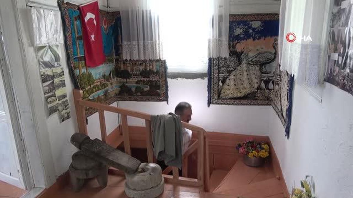 Cami imamı 20 yılda biriktirdiği tarihi eserleri sergiliyor