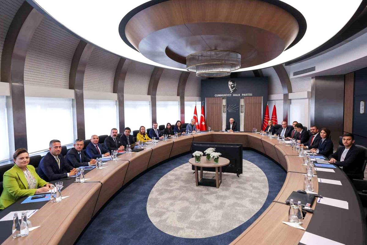 CHP'de yeni MYK ilk kez toplandı