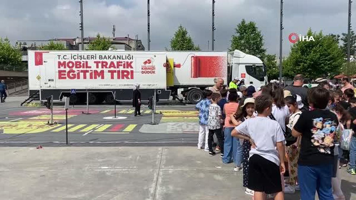 EGM'nin Mobil Trafik Eğitim Tırı Sakarya'da