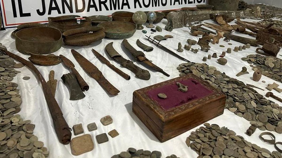 Ekipler bile inanamadı! Baskın yapılan evden tamı tamına 22 bin parça tarihi eser çıktı