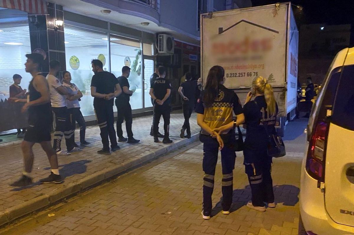 Adıyaman'da Alkollü Kadın Sokak Ortasında Bıçakla Koşuşturdu
