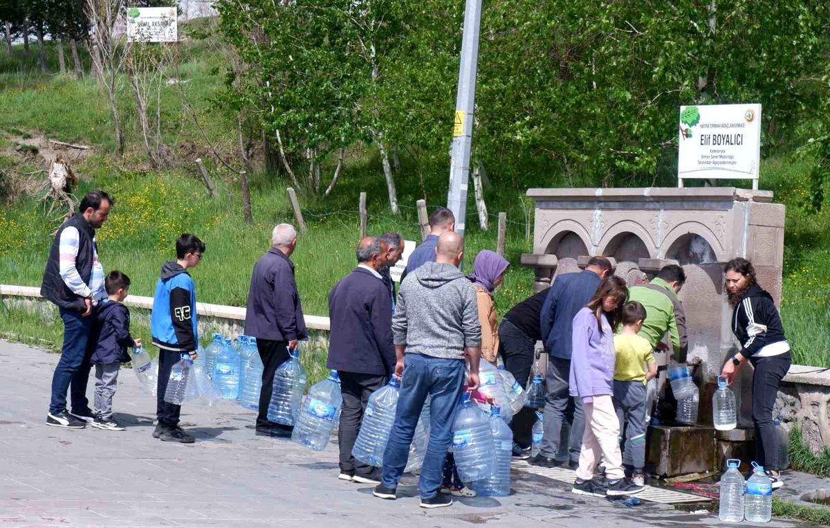 Erzurum'daki Paşa Pınarı yine vatandaşların ilgi odağı oldu