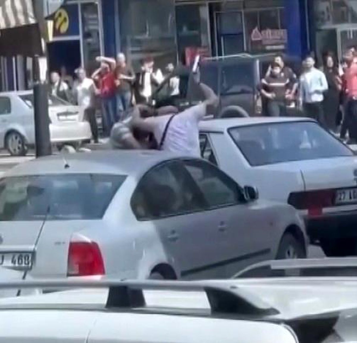 Gaziantep'te Sokak Ortasında Öldüresiye Kavga: 3 Kişi Yaralandı