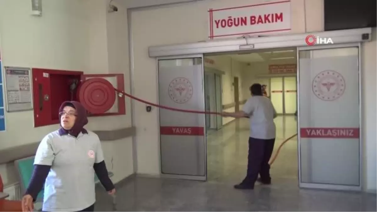 Hastanede gerçekleştirilen yangın tatbikatı gerçeğini aratmadı