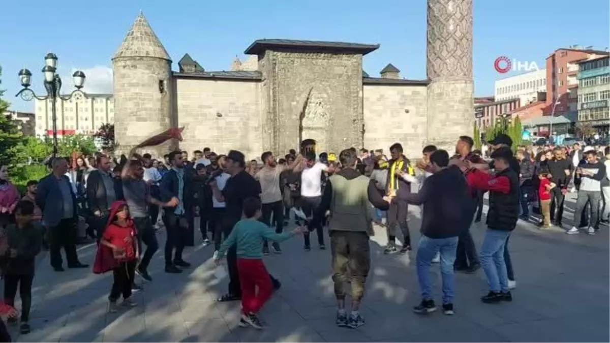 İranlı Sanatçı Esfandiyar Fiyuciyan Erzurum'da Coşturdu