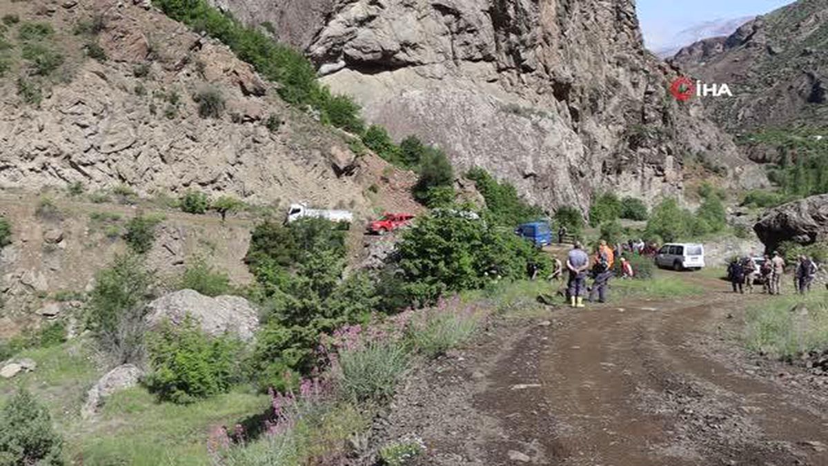 Otomobil köprüden dereye uçtu: 1 ölü, 1 yaralı