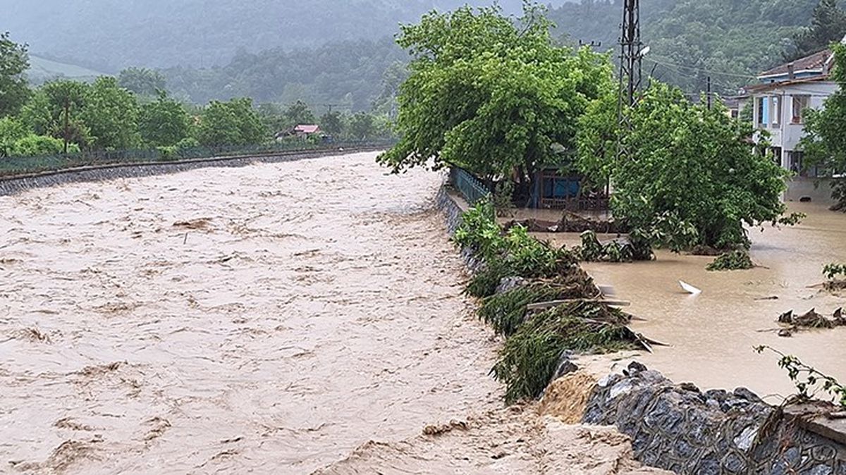 Samsun ve Ordu'da sağanak yağış nedeniyle taşımalı eğitime 1 gün ara verildi