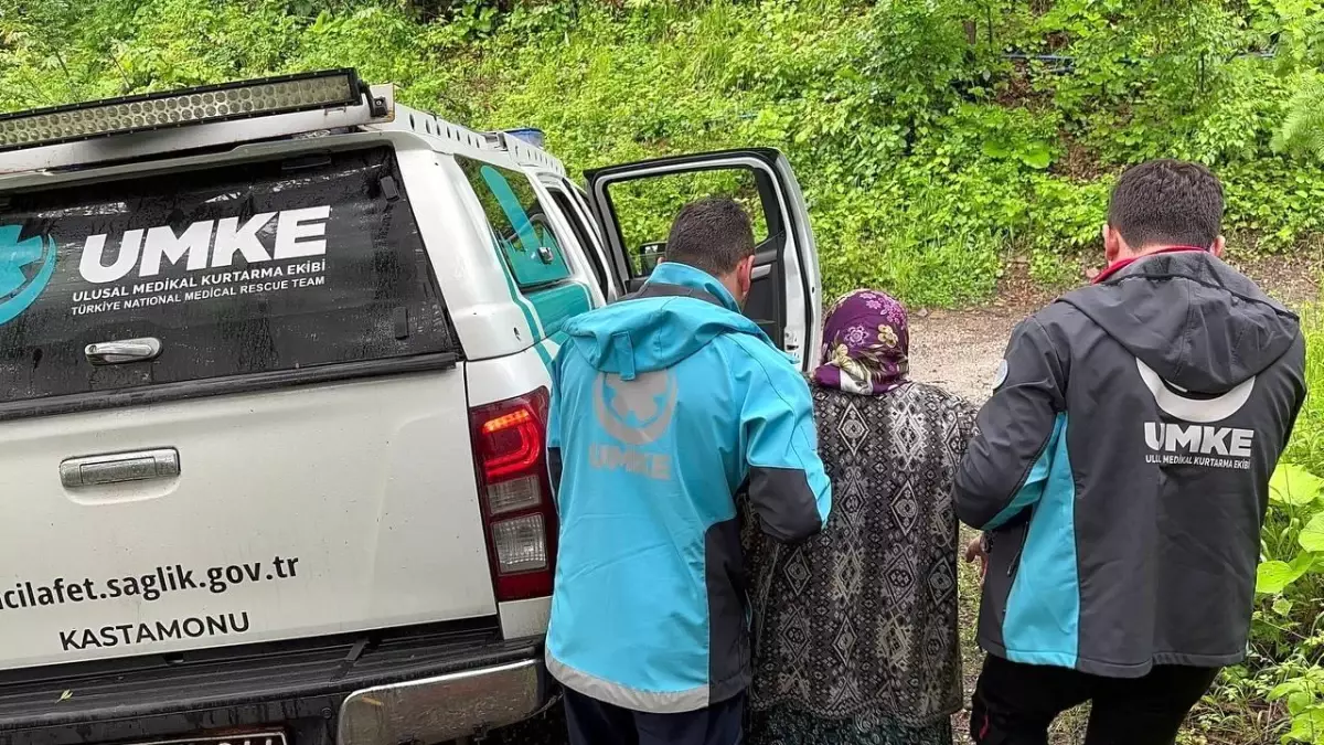 Kastamonu'da Şiddetli Yağış: 4'ü Diyaliz Hastası 6 Kişi Mahsur Kaldı