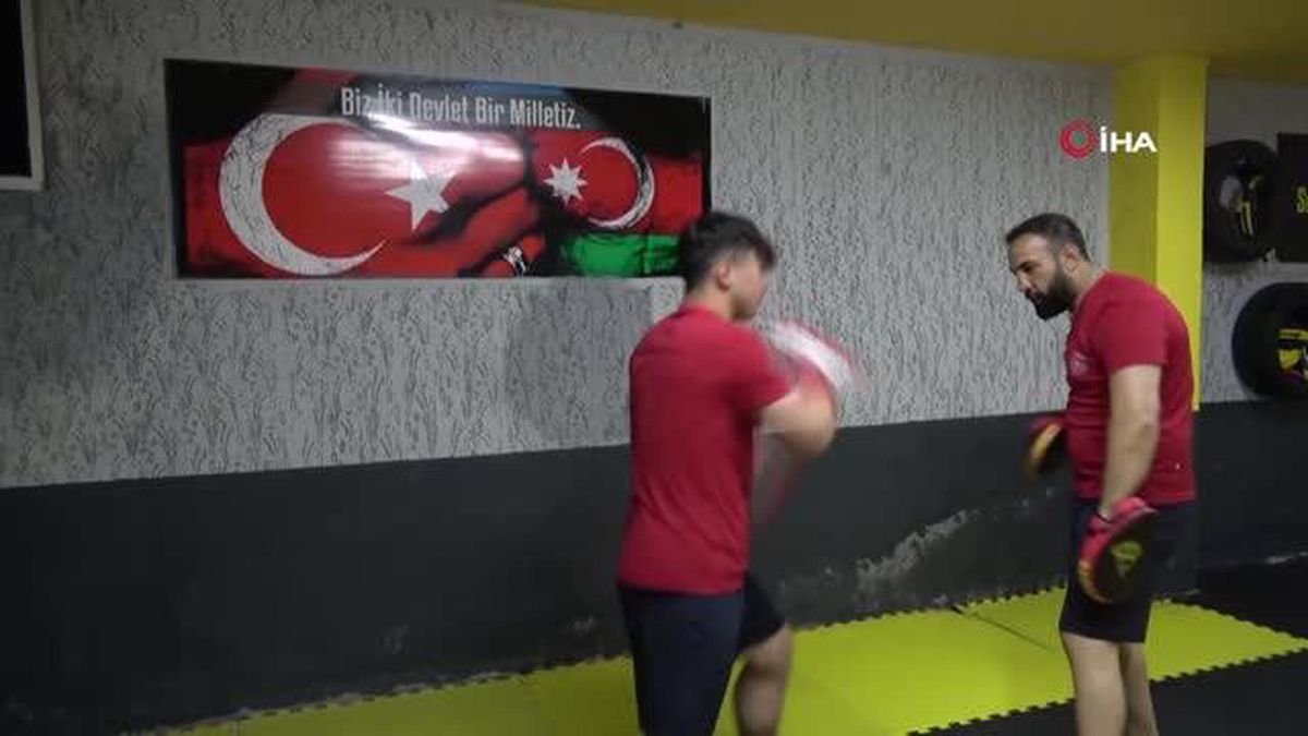 Zayıflamak için başladığı kick boksta dünya ikinci oldu