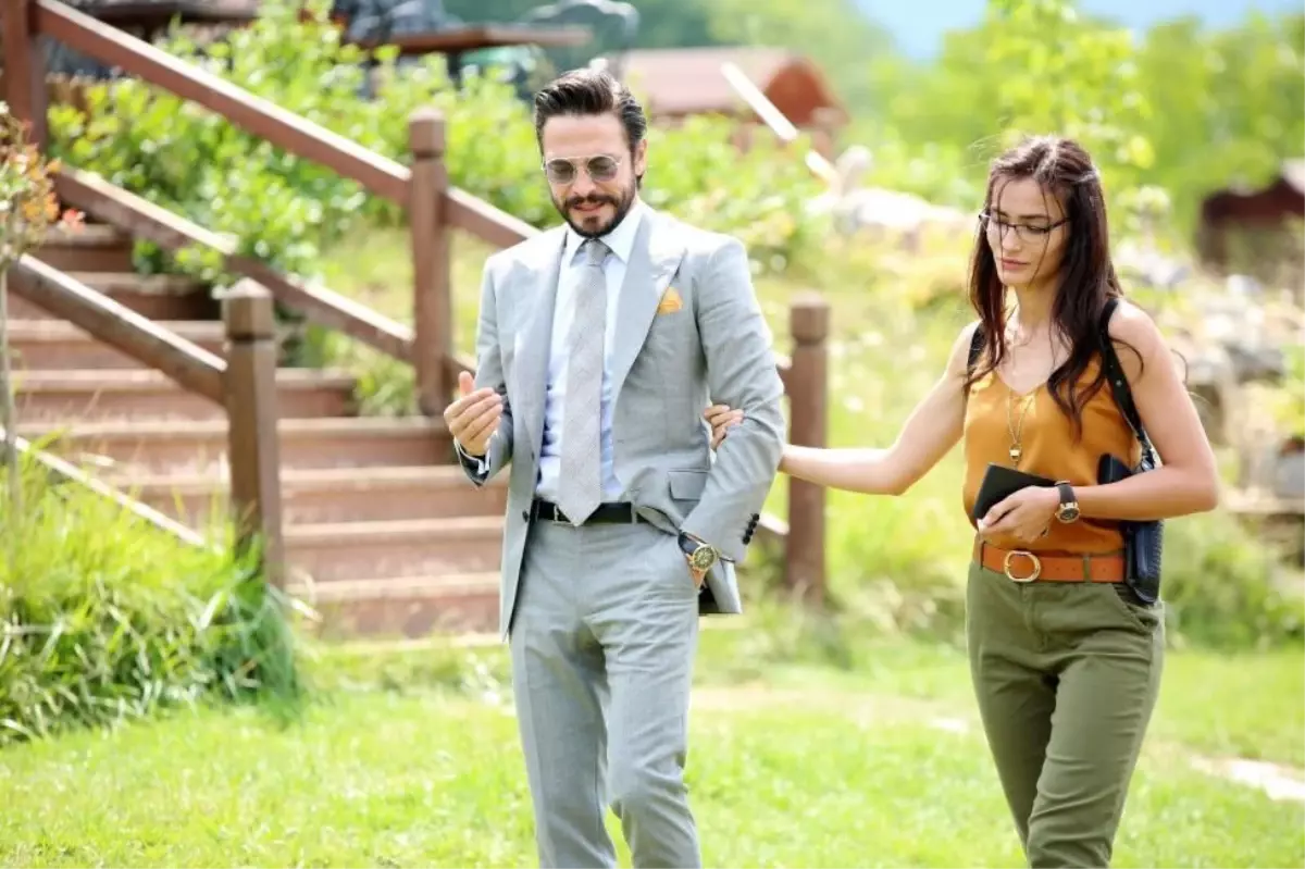Ailecek Şaşkınız oyuncuları kimler? Ailecek Şaşkınız oyuncu kadrosu! Ailecek Şaşkınız filmi konusu ne?