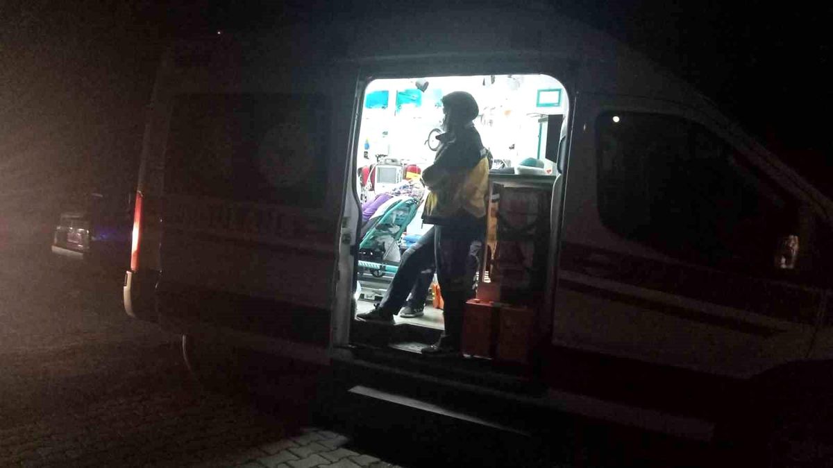 Karabük'te Bodrum Katında Yangın: 2 Kişi Hastaneye Kaldırıldı