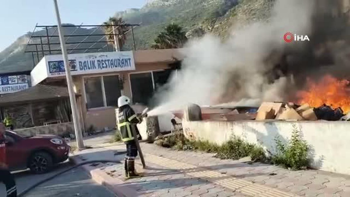 Çöp yangını tekneyi yaktı