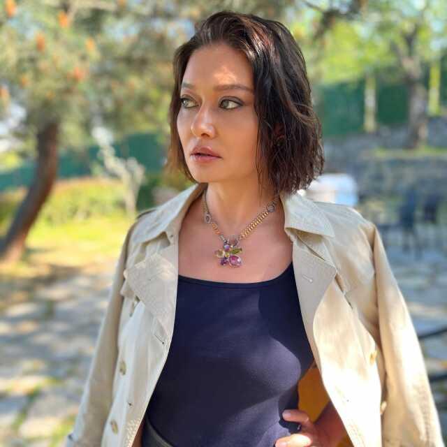 Dolar ve altının rekor kırdığını gören Nurgül Yeşilçay, Asmalı Konak'taki takı sahnesini paylaştı Dolar ve altının rekor kırdığını gören Nurgül Yeşilçay, Asmalı Konak'taki takı sahnesini paylaştı