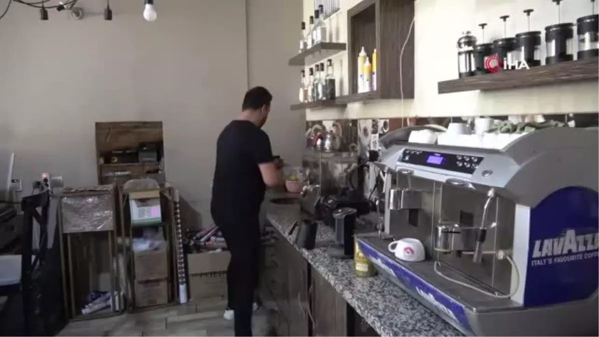 Esnaf iş ilanı ile hem güldürdü, hem düşündürdü