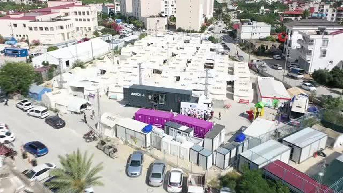 Evyap'tan deprem bölgesine, mobil berber tırı ve 10 hijyen istasyonu desteği