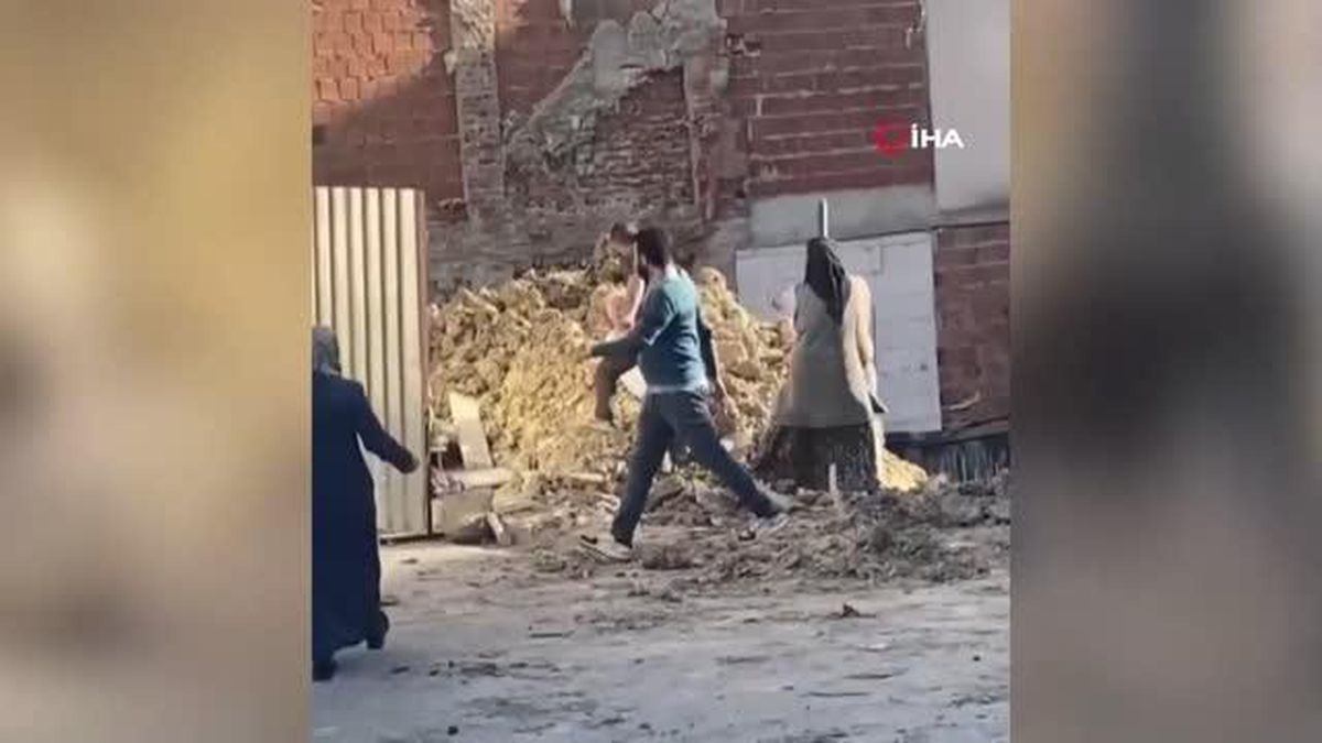 Fatih'te sapanlı, sopalı kavga kamerada: 7 yaralı