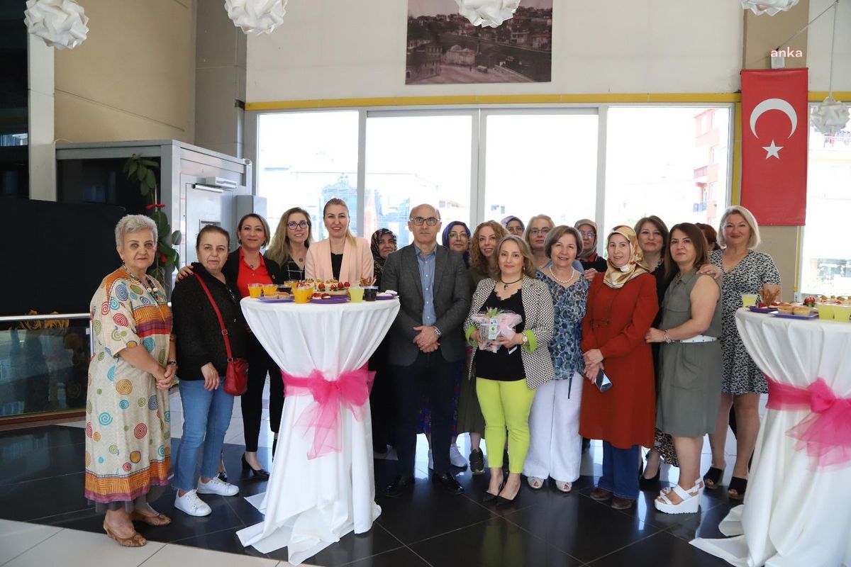 Kartal Belediyesi'nden Ahşap Boyama Atölyesi öğrencilerinin 'Retro Sanat' sergisi