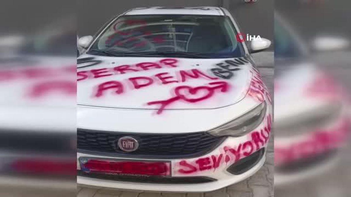 Saplantılı genç lastiklerini patlattığı otomobili aşk mektubuna çevirdi