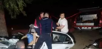 Kütahya'da Otomobilin Ağaca Çarpması Sonucu 2 Lise Öğrencisi Hayatını Kaybetti