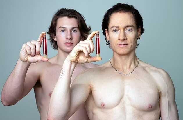 Yaşlanmamak için 17 yaşındaki oğlunun kanını vücuduna enjekte ediyor Yaşlanmamak için 17 yaşındaki oğlunun kanını vücuduna enjekte ediyor