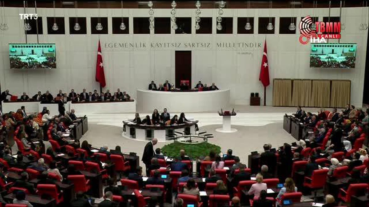 Yeni kabine üyeleri TBMM Genel Kurulu'nda yemin etti