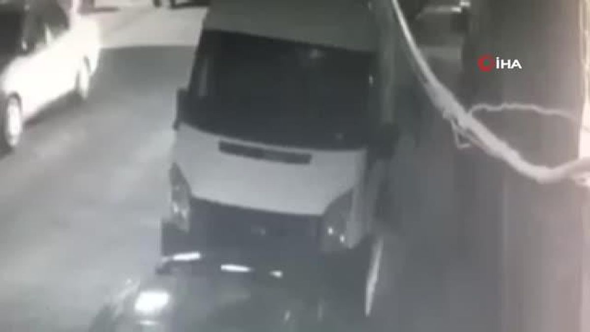Zeytinburnu'nda arkadaş dehşeti kamerada: Tartıştığı arkadaşını silahla bacağından yaralandı