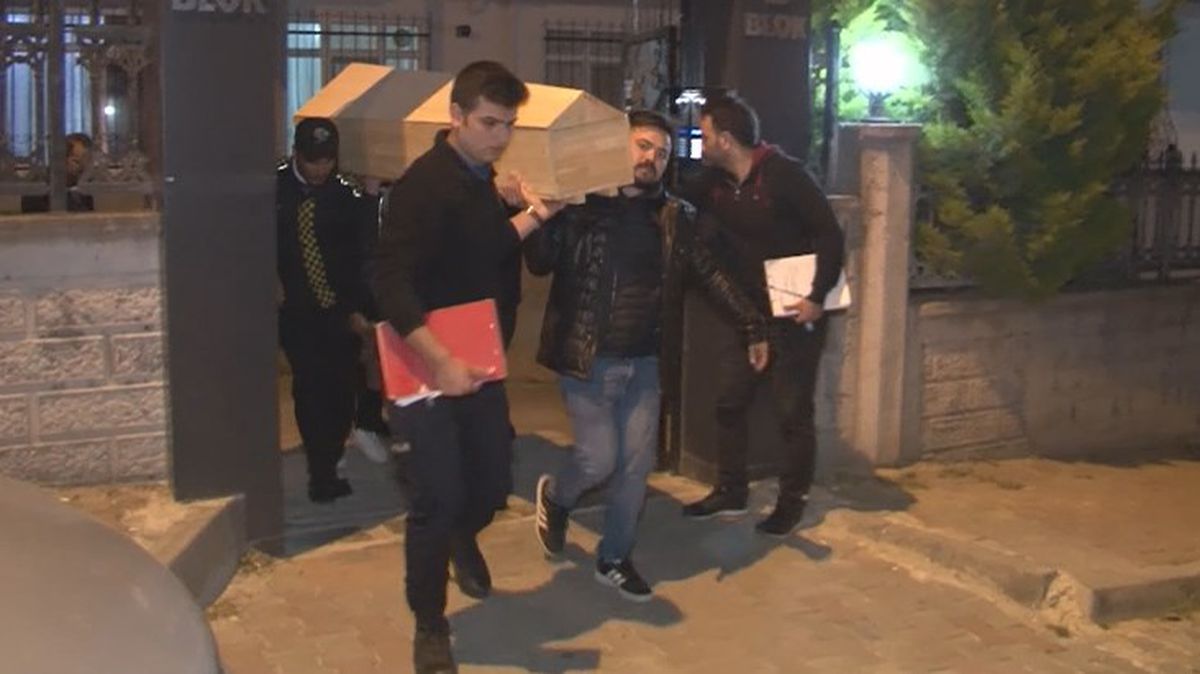 Banyoya giren adam, boğazından bıçaklanan karısını kanlar içerisinde buldu