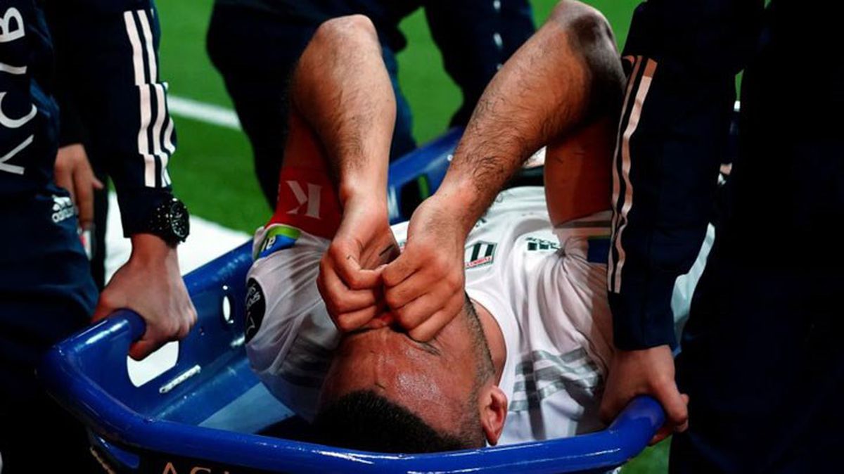 Boşuna hüngür hüngür ağlamamış! Cenk Tosun aylarca sahalara adım atamayacak