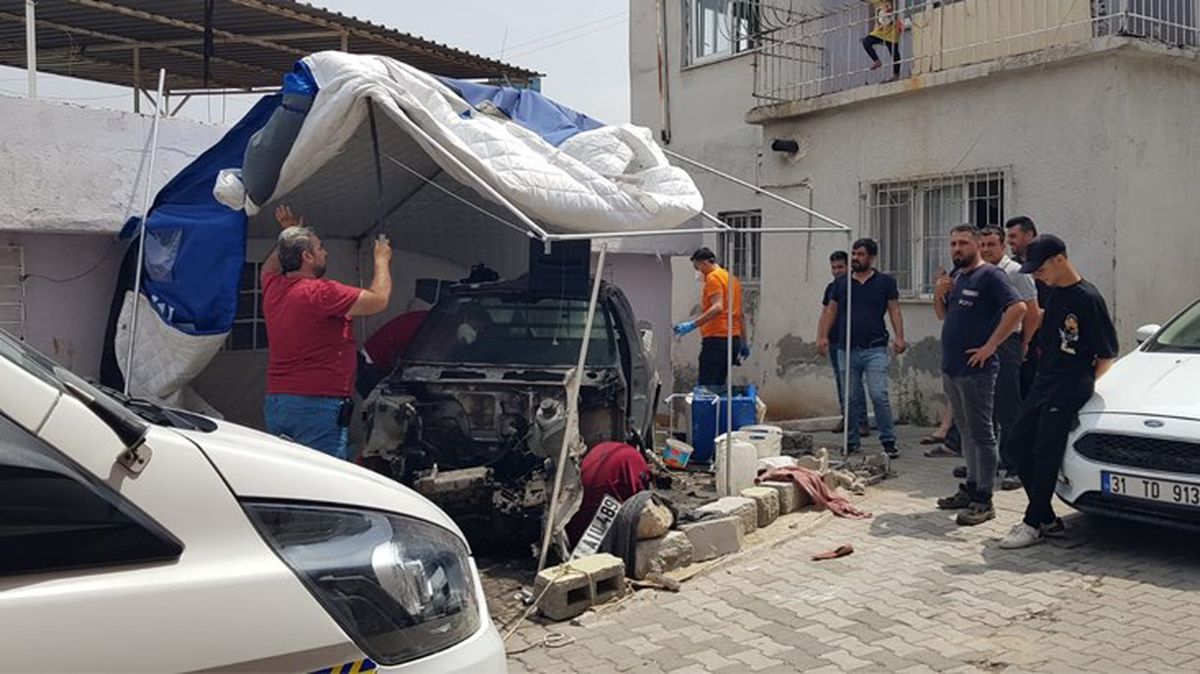 Çalınan otomobil deprem çadırında parçalanmış halde bulundu! Ses duyulmasın diye bir de çakallık yapmışlar
