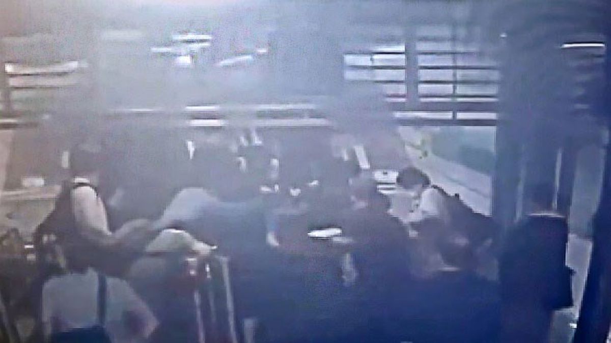Güney Kore'de yürüyen merdiven ters yöne hareket etti! 14 kişi yaralandı