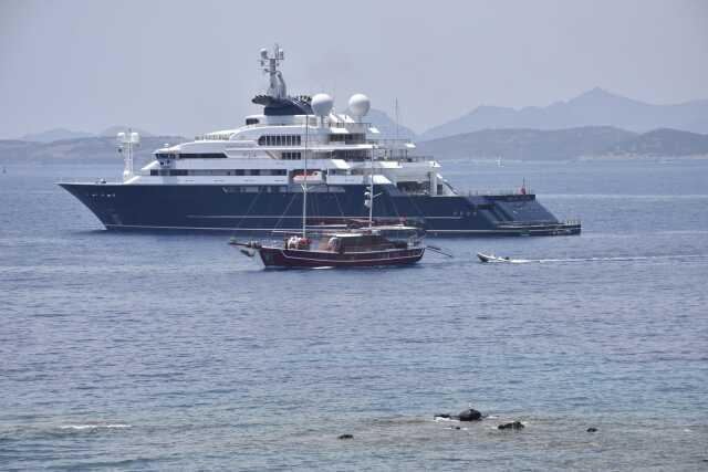 İçinde yok yok! Haftalık kirsı 2.2 miyon euro olan devasa yat Bodrum'a demir attı İçinde yok yok! Haftalık kirsı 2.2 miyon euro olan devasa yat Bodrum'a demir attı