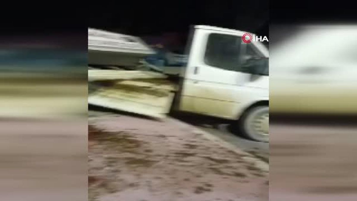 Tokat'ta Kamyonet ve Otomobil Çarpışması: 1'i Çocuk 4 Yaralı