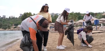 Seferihisarlı Çevre Gönüllüleri Büyük Akkum Plajında Temizlik Yaptı