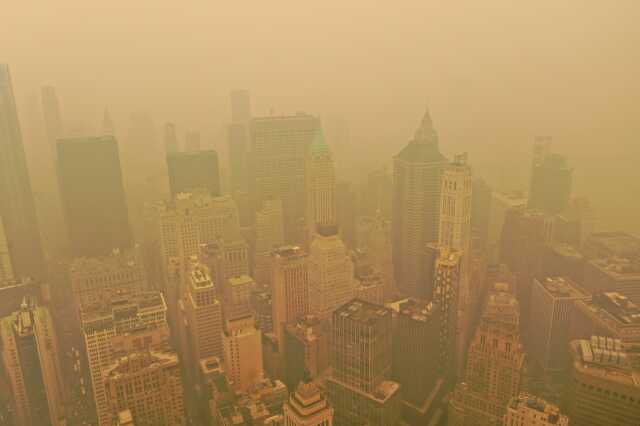 Yangından çıkan dumanlar New York'u kırmızıya çevirdi! Milyonlarca kişi nefes almakta zorlanıyor
