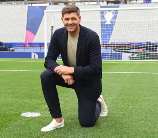 Carlos, Cafu, Gerrard, Kaka, Figo daha kimler kimler! İstanbul İstanbul olalı hiç görmedi bu kadar yıldız Carlos, Cafu, Gerrard, Kaka, Figo daha kimler kimler! İstanbul İstanbul olalı hiç görmedi bu kadar yıldız