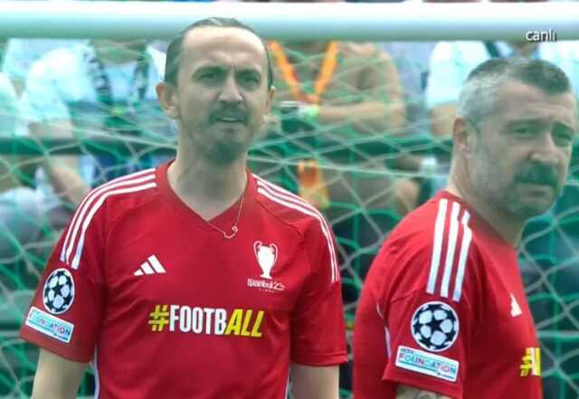 Carlos, Cafu, Gerrard, Kaka, Figo daha kimler kimler! İstanbul İstanbul olalı hiç görmedi bu kadar yıldız Carlos, Cafu, Gerrard, Kaka, Figo daha kimler kimler! İstanbul İstanbul olalı hiç görmedi bu kadar yıldız