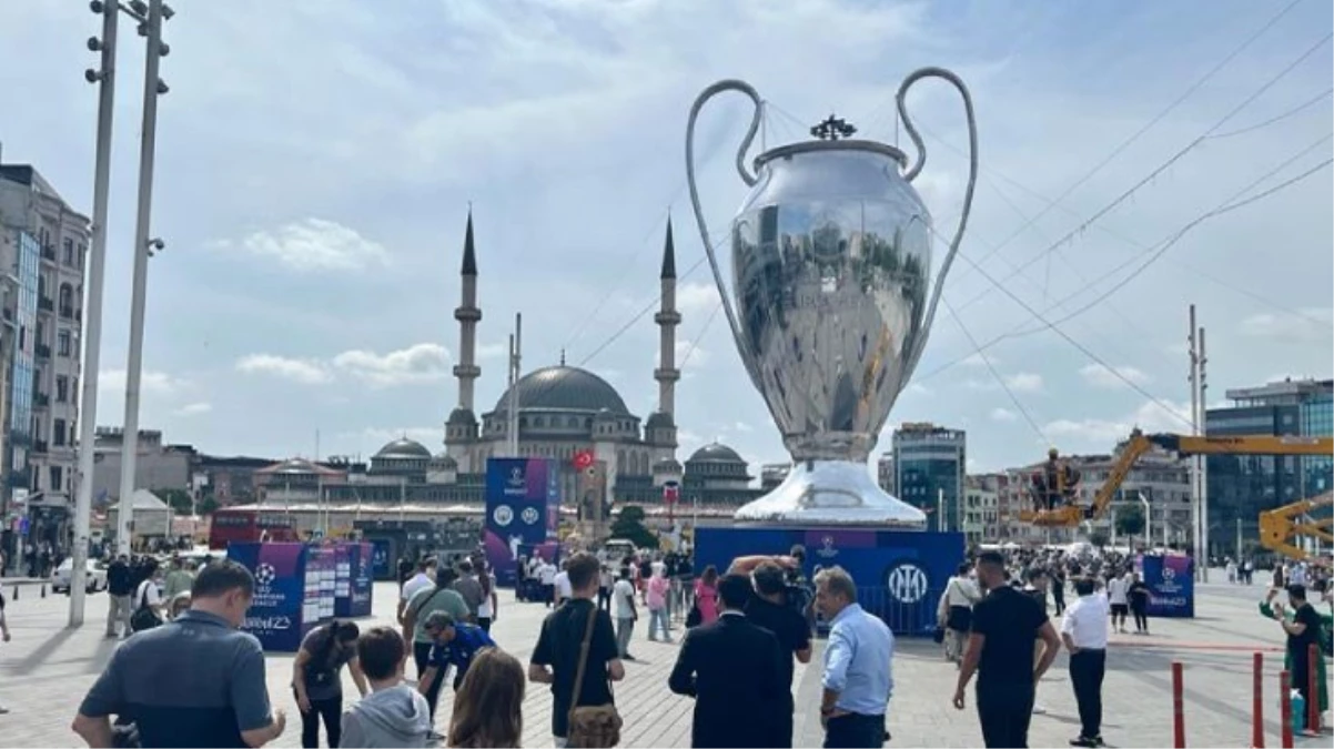 Şampiyonlar Ligi finali için geldiği İstanbul'da para bozduran turistten olay paylaşım: Cüzdan yetmiyor bavul lazım
