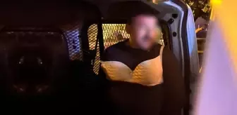 İçi doldurulmuş sütyen takan çarşaflı erkek, fena yakalandı