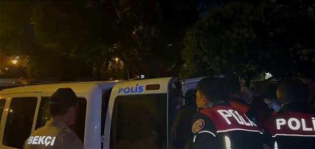 İçi doldurulmuş sütyen takan çarşaflı erkek, fena yakalandı İçi doldurulmuş sütyen takan çarşaflı erkek, fena yakalandı