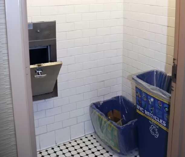 Manhattan Apartmanındaki Çöp Sıkıştırıcıda Çıplak Kadın Cesedi Bulundu Manhattan Apartmanındaki Çöp Sıkıştırıcıda Çıplak Kadın Cesedi Bulundu