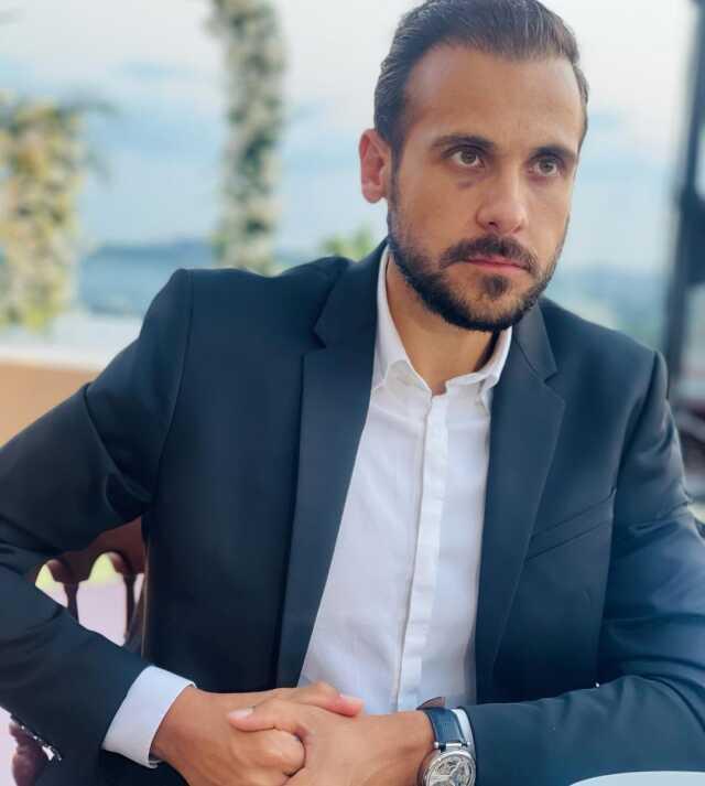 Öğrencisini acımadan döven öğretmen, kendisiyle ilgili paylaşım yapan Ümit Erdim'e dava açtı Öğrencisini acımadan döven öğretmen, kendisiyle ilgili paylaşım yapan Ümit Erdim'e dava açtı