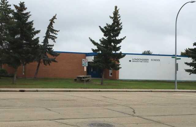 Öğretmenin LGBTQ+ Pride Etkinliklerine Katılmayan Müslüman Öğrencilere Tepkisi Yankı Uyandırdı Öğretmenin LGBTQ+ Pride Etkinliklerine Katılmayan Müslüman Öğrencilere Tepkisi Yankı Uyandırdı