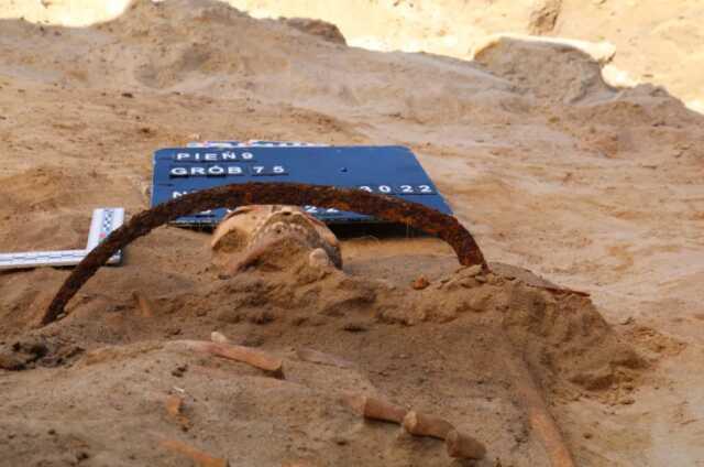 Polonya'd yol çalışması sırasında 450 'Vampir' iskeleti ortaya çıkarıldı Polonya'd yol çalışması sırasında 450 'Vampir' iskeleti ortaya çıkarıldı