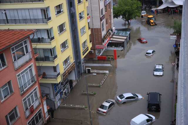 Ankara sele teslim oldu, Mansur Yavaş'tan açıklama geldi: Taşma noktasına geldi Ankara sele teslim oldu, Mansur Yavaş'tan açıklama geldi: Taşma noktasına geldi