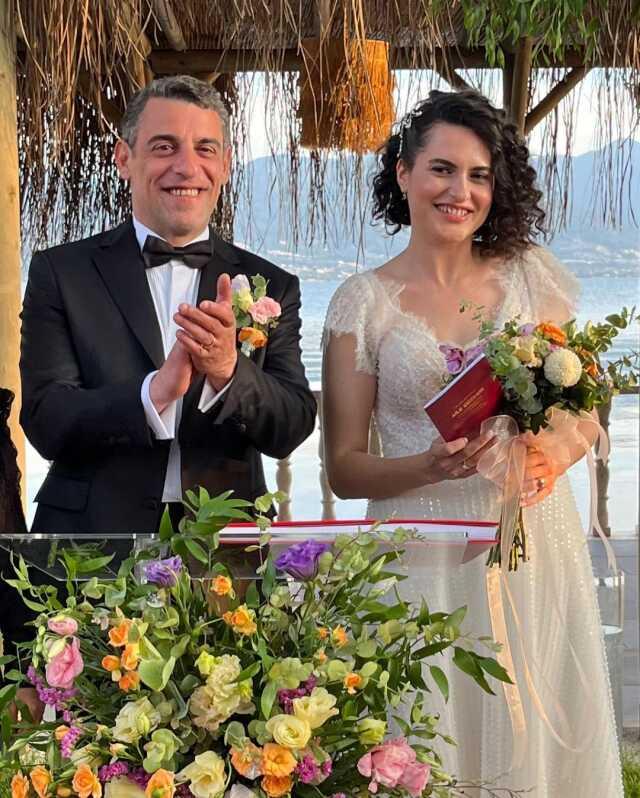 Geçtiğimiz ay nikah masasına oturan Dağhan Külegeç ile Tuğba Aytaş düğün yaptı Geçtiğimiz ay nikah masasına oturan Dağhan Külegeç ile Tuğba Aytaş düğün yaptı